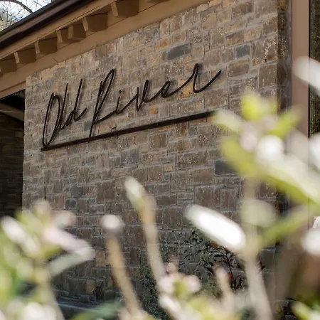 招待所 Old River *